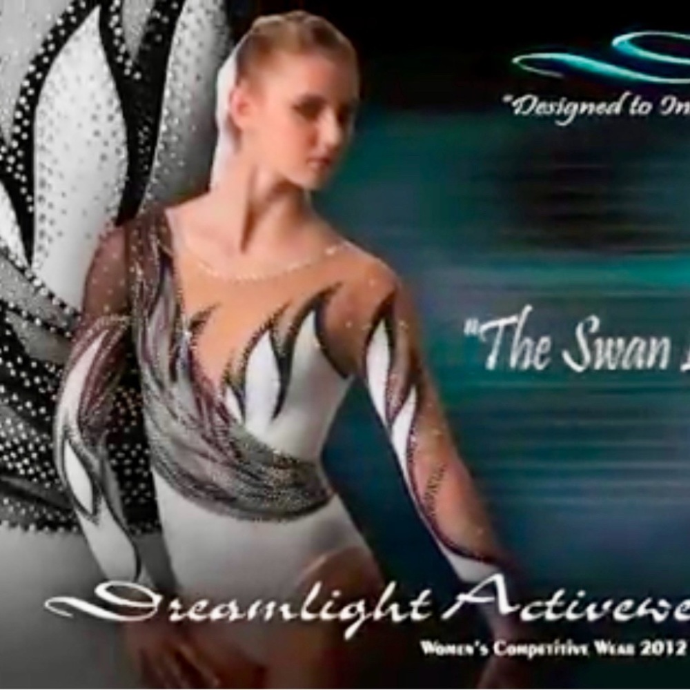 Dreamlight Activewear Swan Leotard size C 8-10 black and white